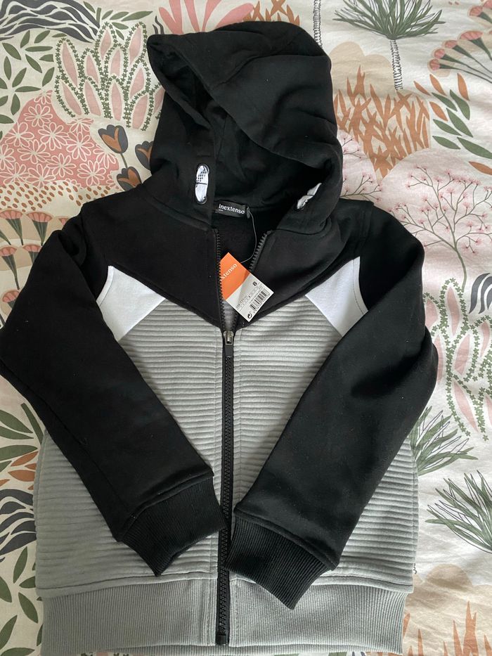 Sweat à capuche Neuf