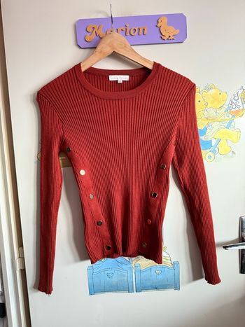 Pull côtelé couleur rouille avec détails faux boutons, taille M/L, marque Version Féminin