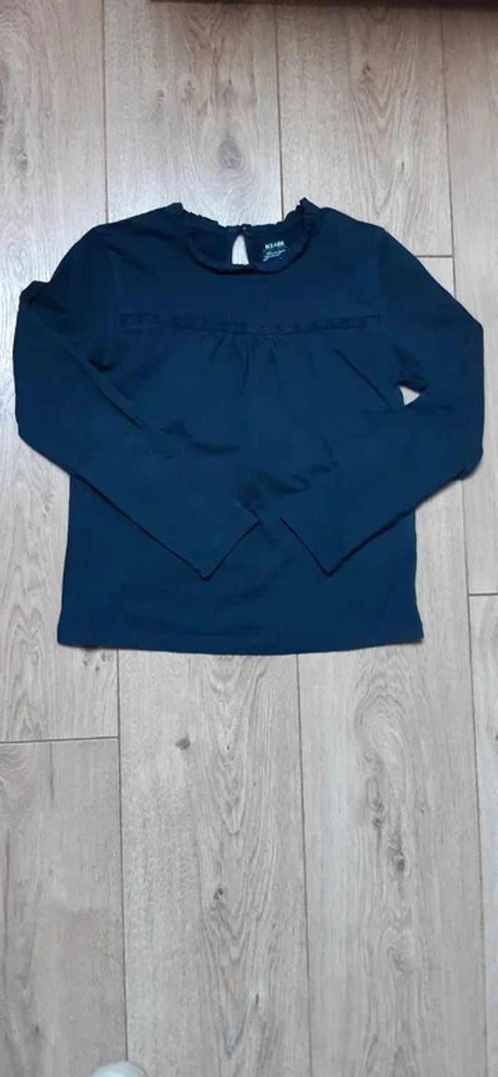 Tee-shirt ML kiabi bleu marine broderie 10 ans en très bon état