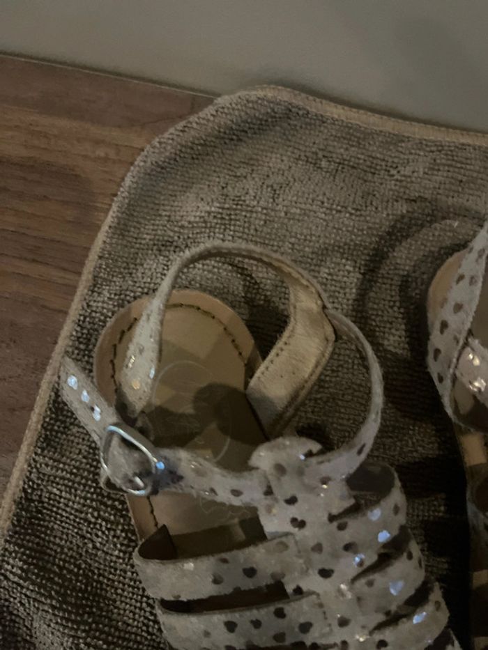 Magnifique sandales cuir cœur doré 💛 taille 25 Mégio Kids - photo numéro 4