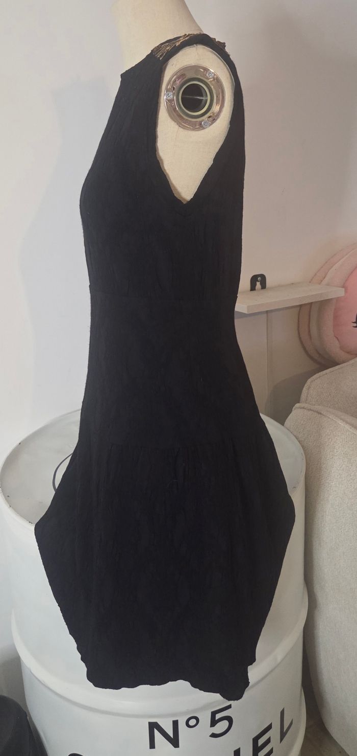 ROBE NAF NAF NOIRE – ÉPAULES BIJOUX DORÉES – T40 - photo numéro 6
