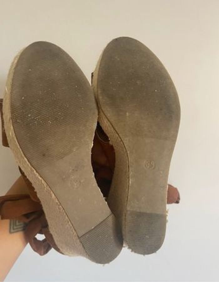 Sandales marrons à talons compensées - photo numéro 10