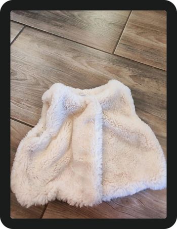 Veste sans manche moumoute blanc cassé Bout'chou Taille 24 mois