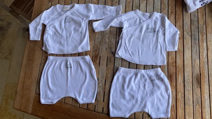 Lot de 2 ensembles shorty/t-shirt - 1 mois
