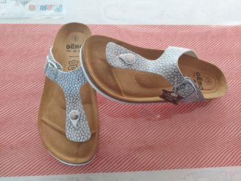 Sandales neuve tong pointure 39