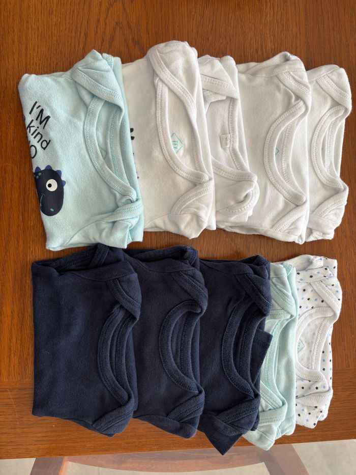 Lot de 11 bodies