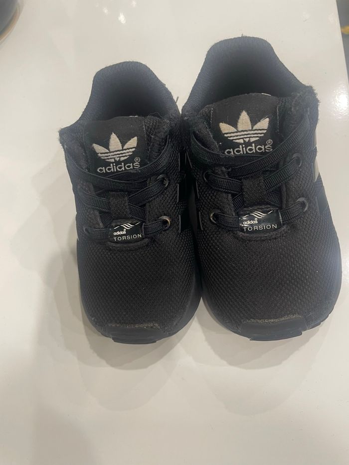 Chaussure adidas taille 20 en très bonne état