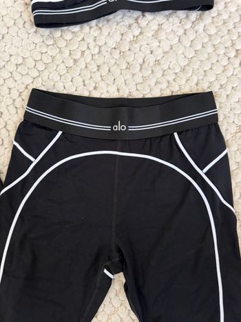 Ensemble alo yoga 
