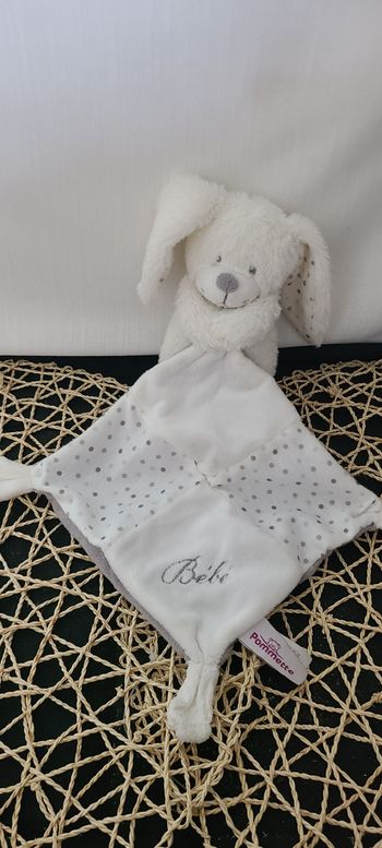 Doudou mouchoir lapin POMMETTE blanc pois brodé bébé