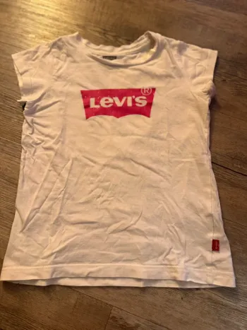 T-shirt levi’s 6/7ans