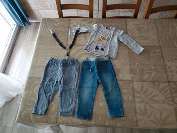Lot 2 jeans 1 T-shirt 80 cm 18 mois In Extenso
