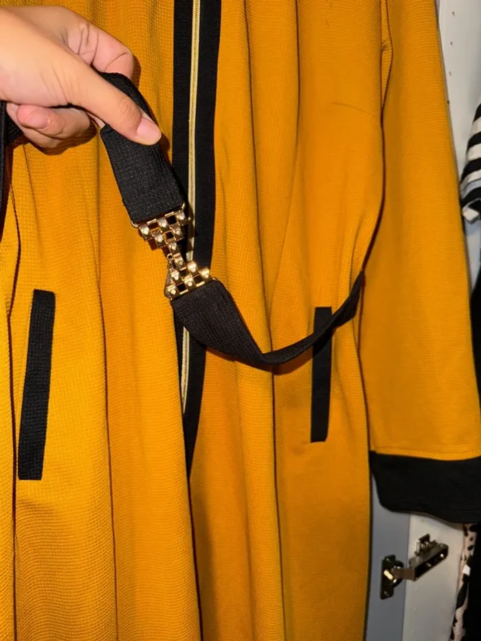 Longue veste a capuche avec ceinture taille 44 - photo numéro 3