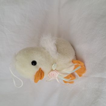 Peluche doudou canard jaune et blanc avec rose Pâques Hauteur 13 cm Vintage