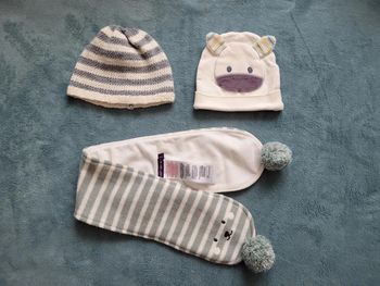 2 bonnets et 1 écharge - Naissance