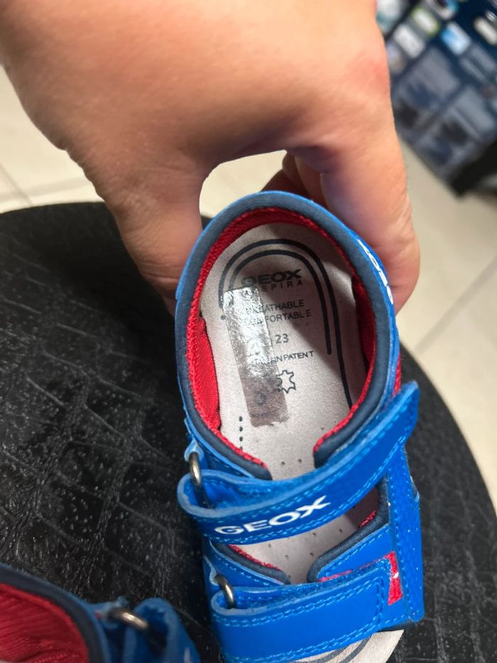 Sandales garcon à scratch Geox modèle Agasim bleu et rouge taille 23 - photo numéro 16