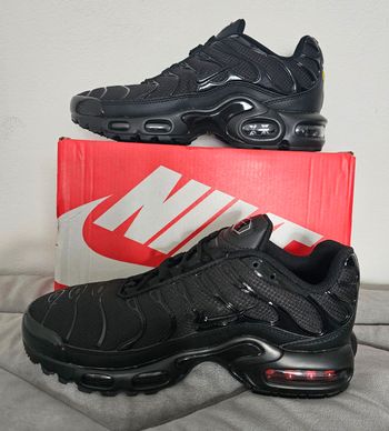 Basket Nike air max plus tn neuve taille 44 jamais porté 