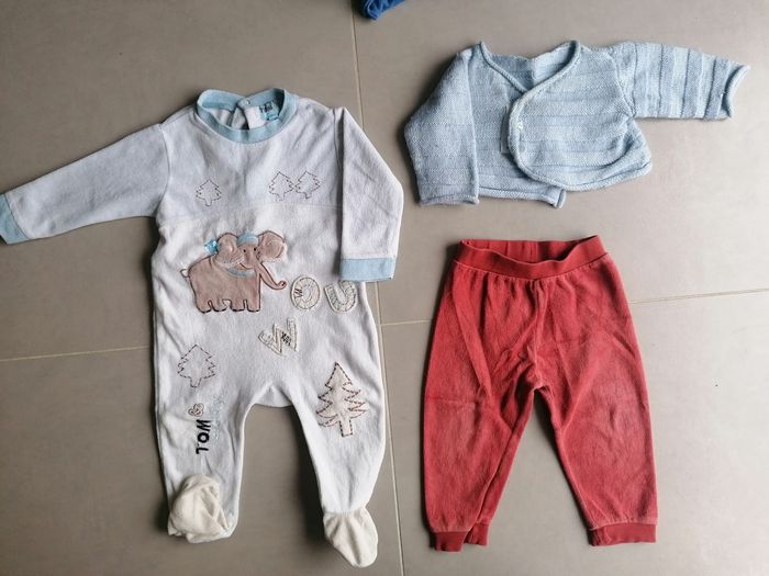 Lot 30 vêtements garçon 12 mois - photo numéro 5