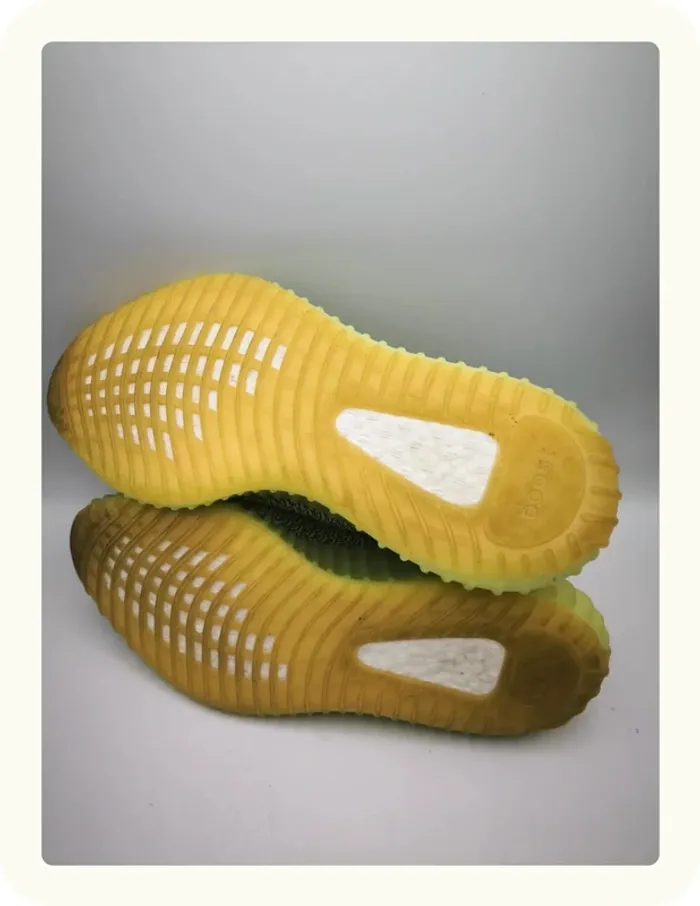 Baskets Adidas Yeezy boost 350 Taille 44 - photo numéro 5