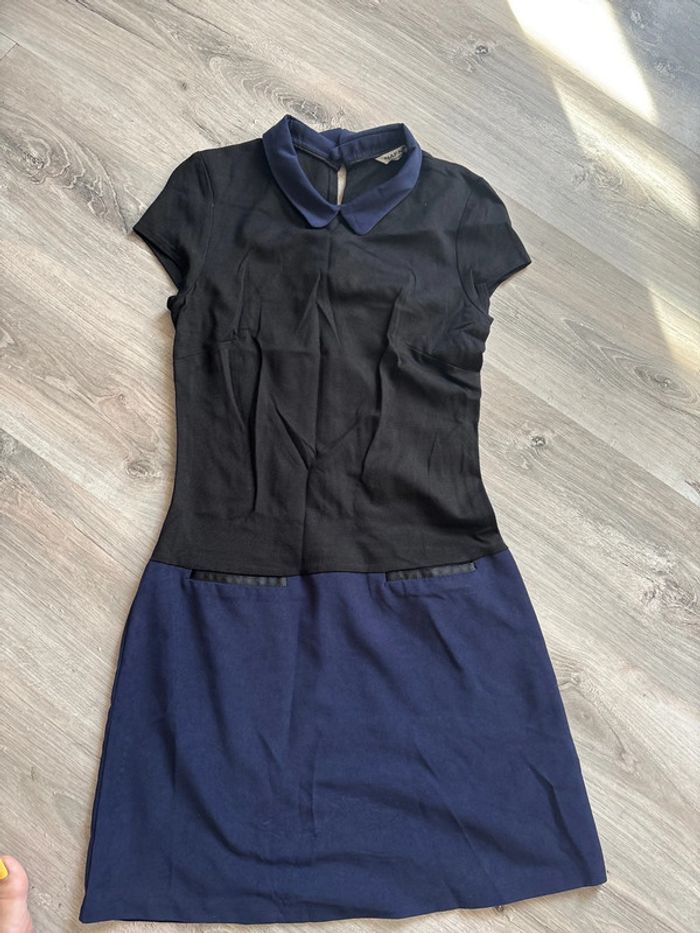 Robe noire et marine