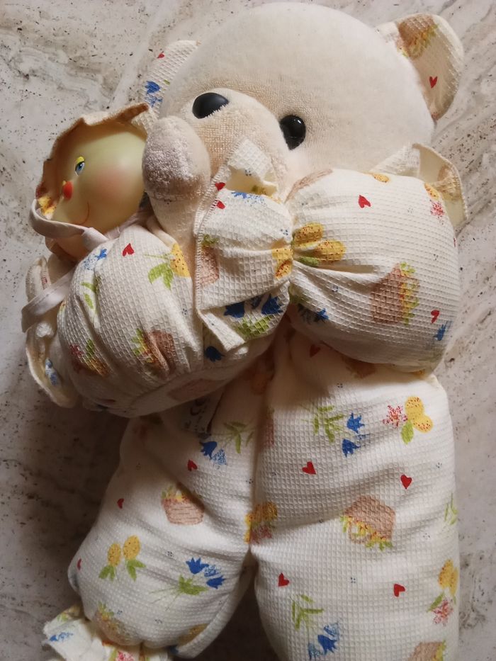 Peluche minouche ours ourson avec sa luciole Vintage crème tissu imprimé blanc paniers yeux noirs durs vintage ancien environ 30 ans  d'occasion à laver - photo numéro 2