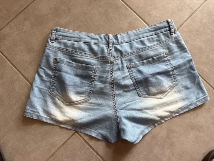 Short en jean taille 42 - photo numéro 3