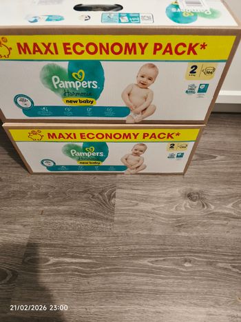 2 cartons Pampers 188 couches Taille 2