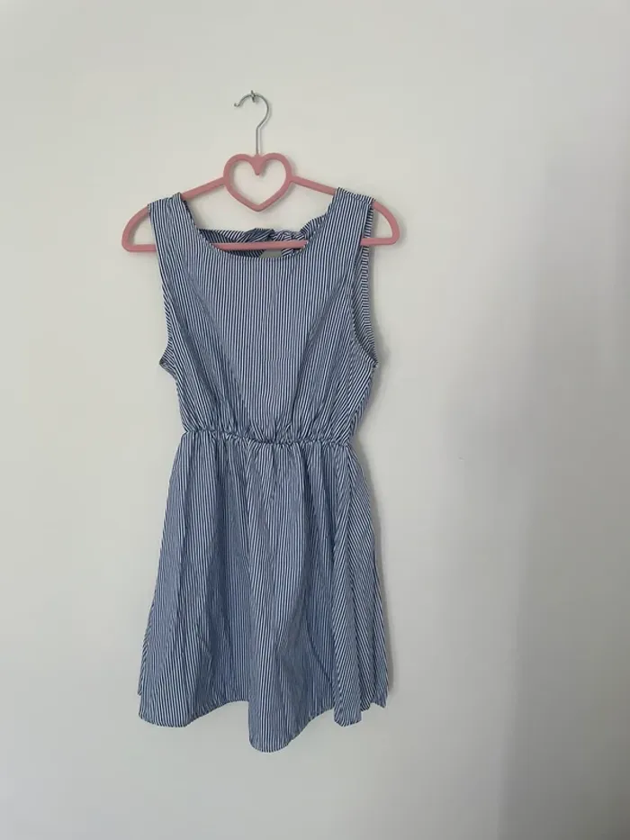Jolie robe rayée noeud au dos
