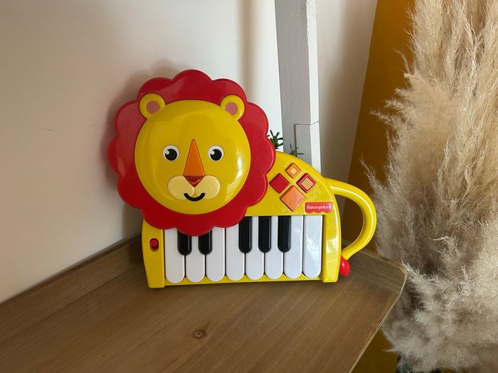 Piano Lion