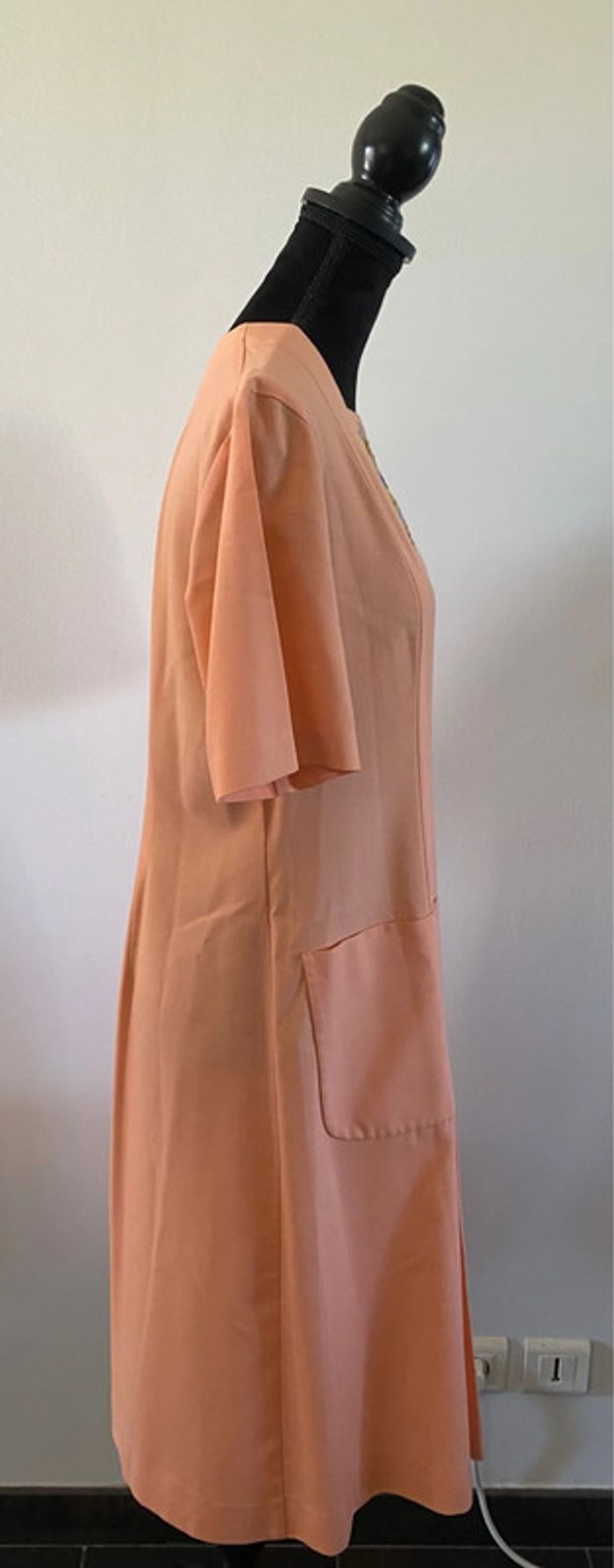 Robe vintage Bragard de service abricot avec broderies taille 40 / 42 - photo numéro 8