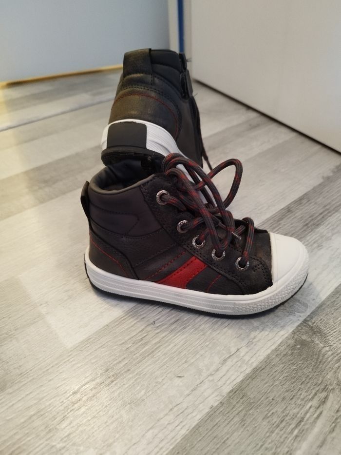 🌀 Chaussures taille 25