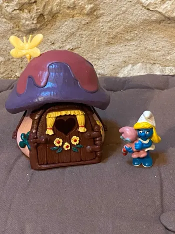 Maison de la Schtroumpfette + une figurine Schleich