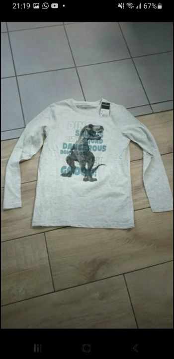 T-shirt dinosaure Neuf étiquette 12 ans
