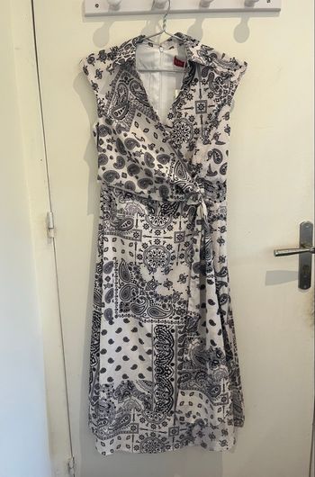 Robe longue neuves avec étiquette marque indépendante taille M motif noir et blanc