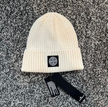 Bonnet stone island crème neuf