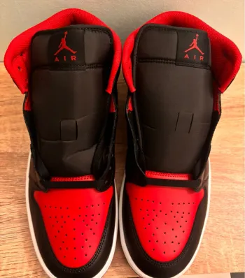 Air jordan 1 mid rouge et noire