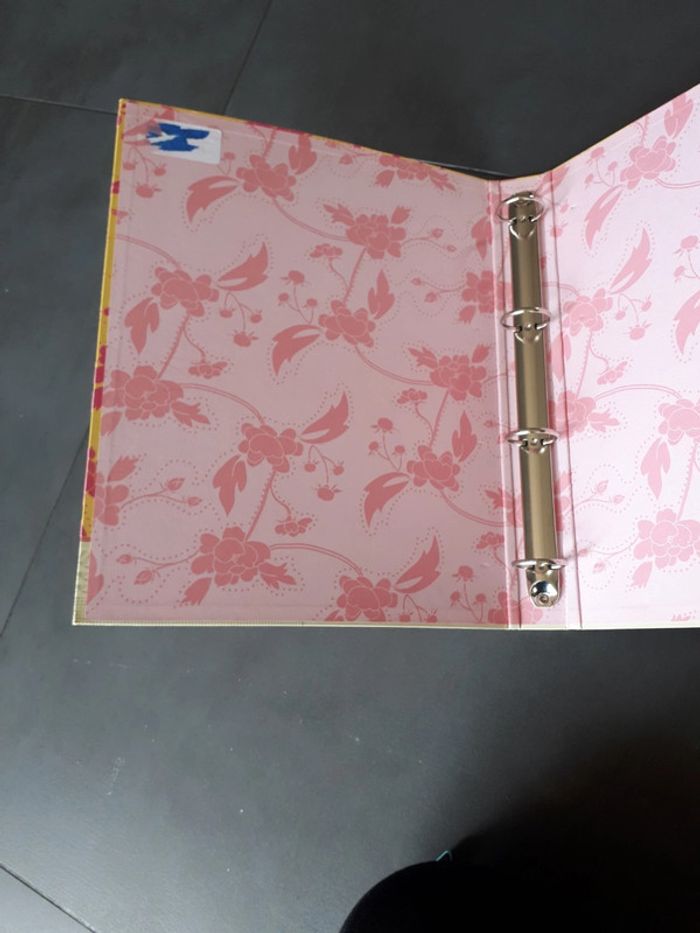 Classeur rigide 24×32 dos 4 cm 4 anneaux Converse - photo numéro 2