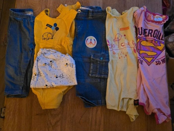 Lot de 2 Jeans un ensemble salopette short plus son t-shirt  salopette short plus son t-shirt et 2 combinaisons short