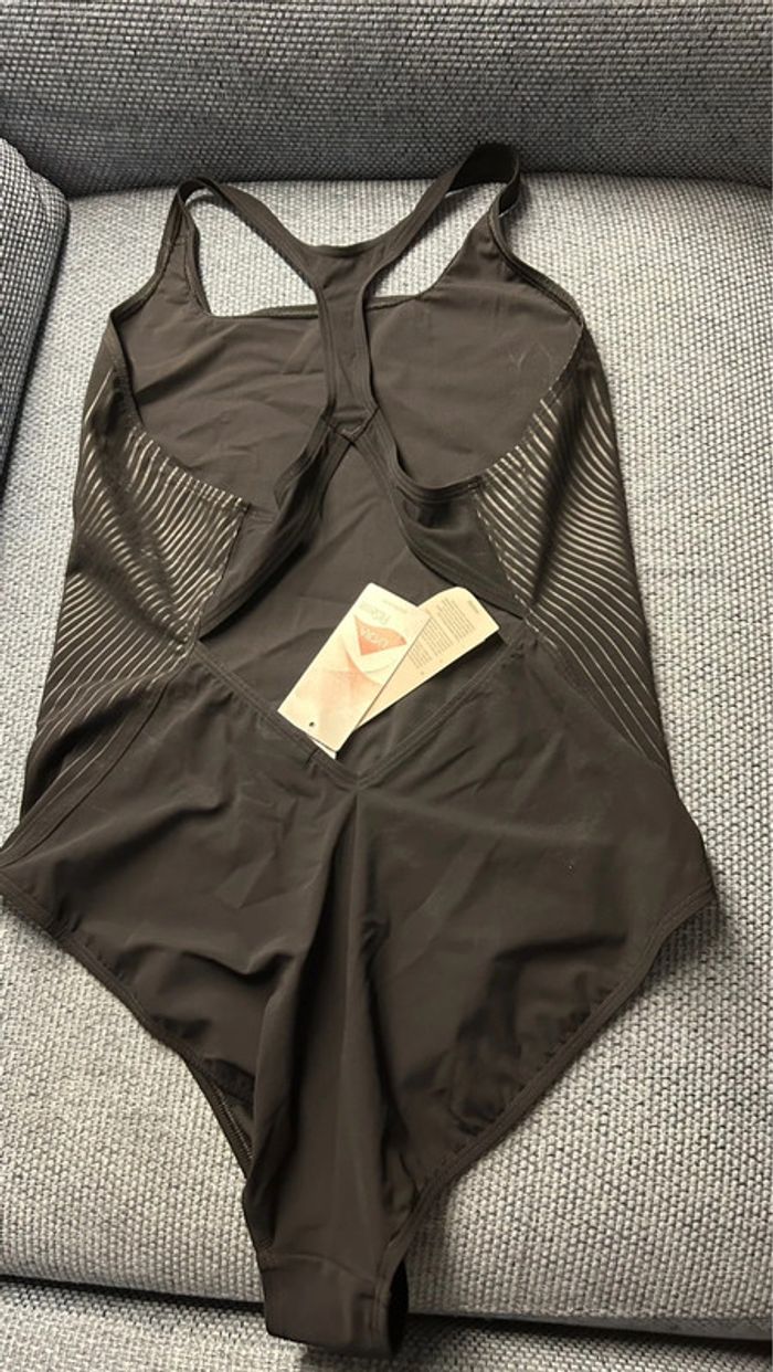Maillot de bain de natation neuf Adidas taille 46 - photo numéro 10