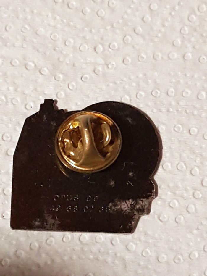 Pin's Isover Saint Gobin - photo numéro 2