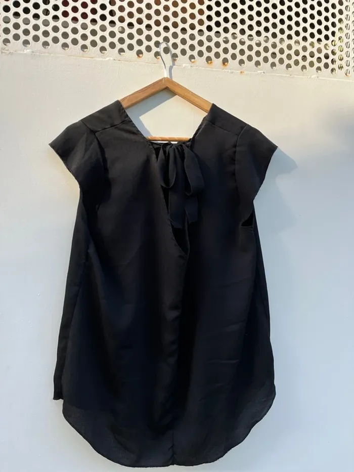 Blouse noir manches courtes - photo numéro 2