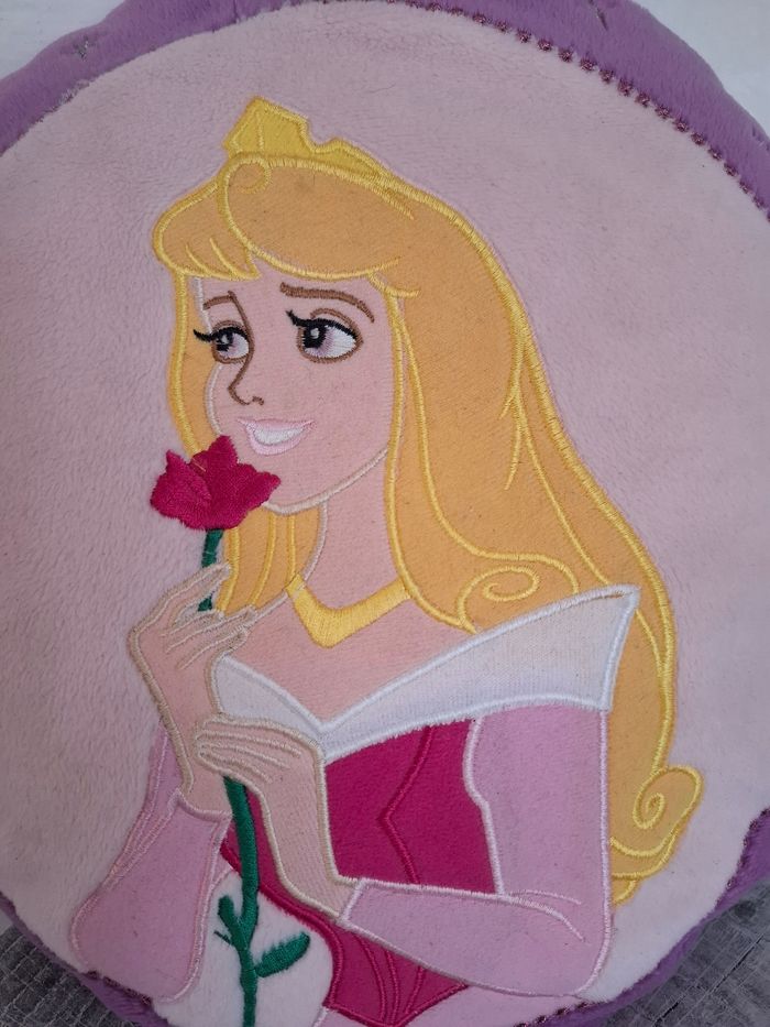 Coussin peluche princesse - photo numéro 3