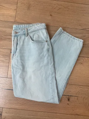 Jean Mom Bershka taille 42 bleu clair