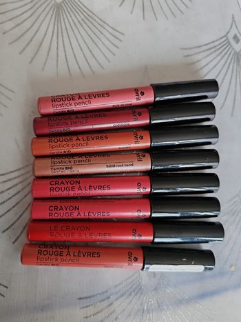 Lot 8 crayons à lèvres