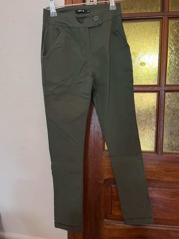 Pantalon slim stretch kaki XS Nuna Lie