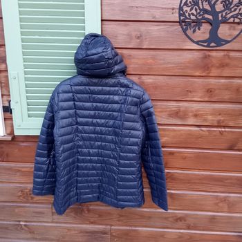Doudoune courte bleu-marine neuf .