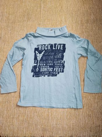 Tee shirt col roulé 8 ans - guitare 🎸