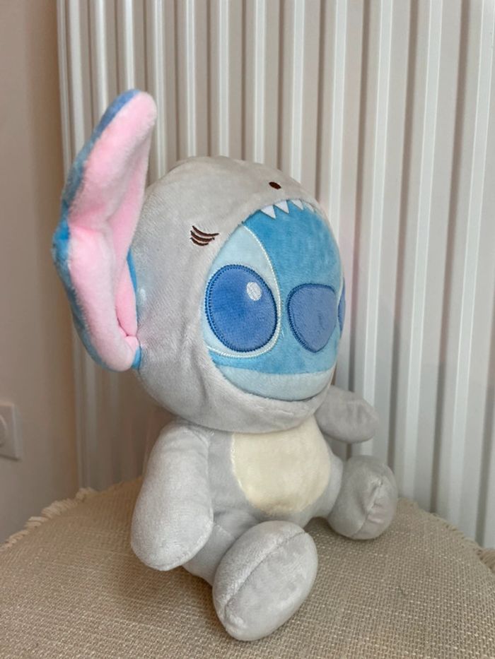 Peluche Disney Stitch requin 🦈 - photo numéro 8