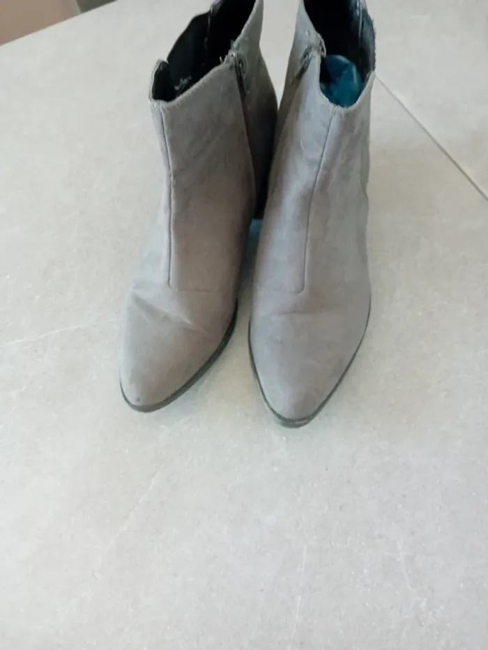 Chaussure grise pointure 39