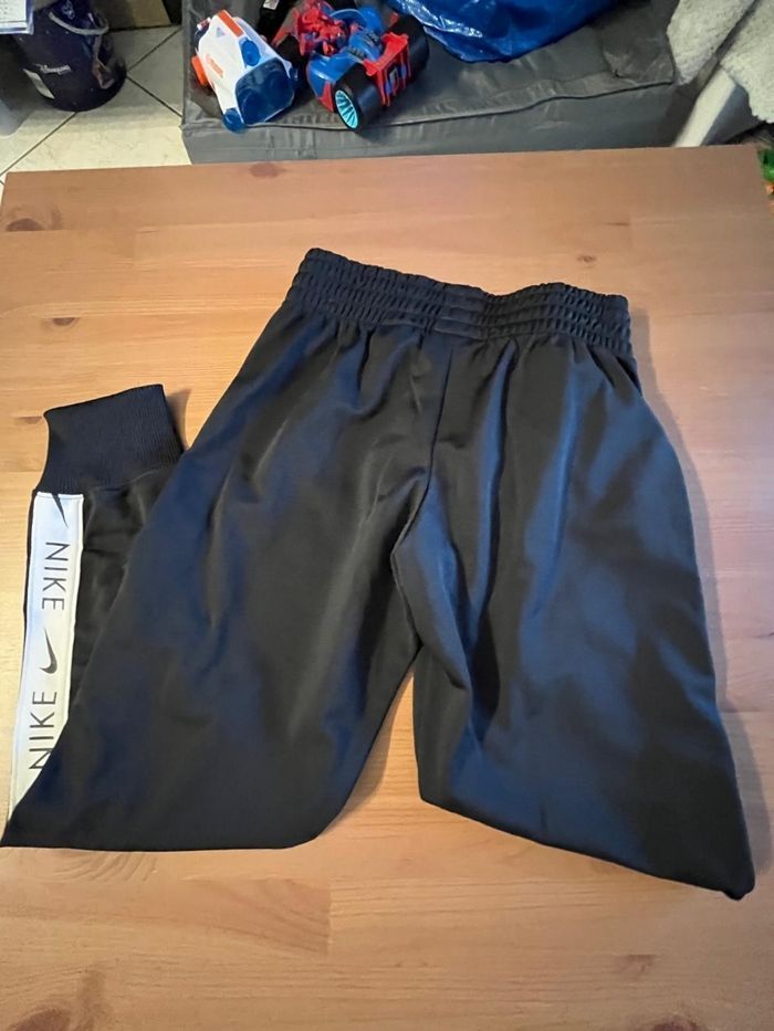 NEUF!!!! (non portés) 🥰😍🤩SUPERBE survêtement MIXTE 8 ans NIKE (prix ferme)⚘️⚘️🤩🤩 - photo numéro 7