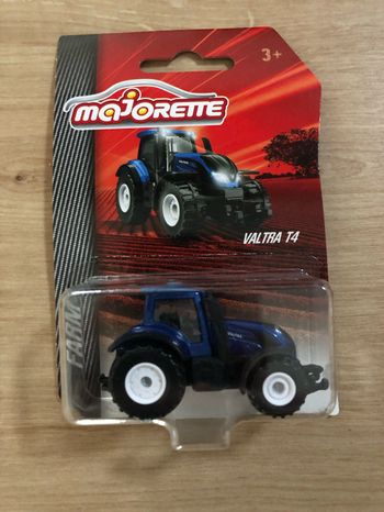 Miniature majorette valtra T4